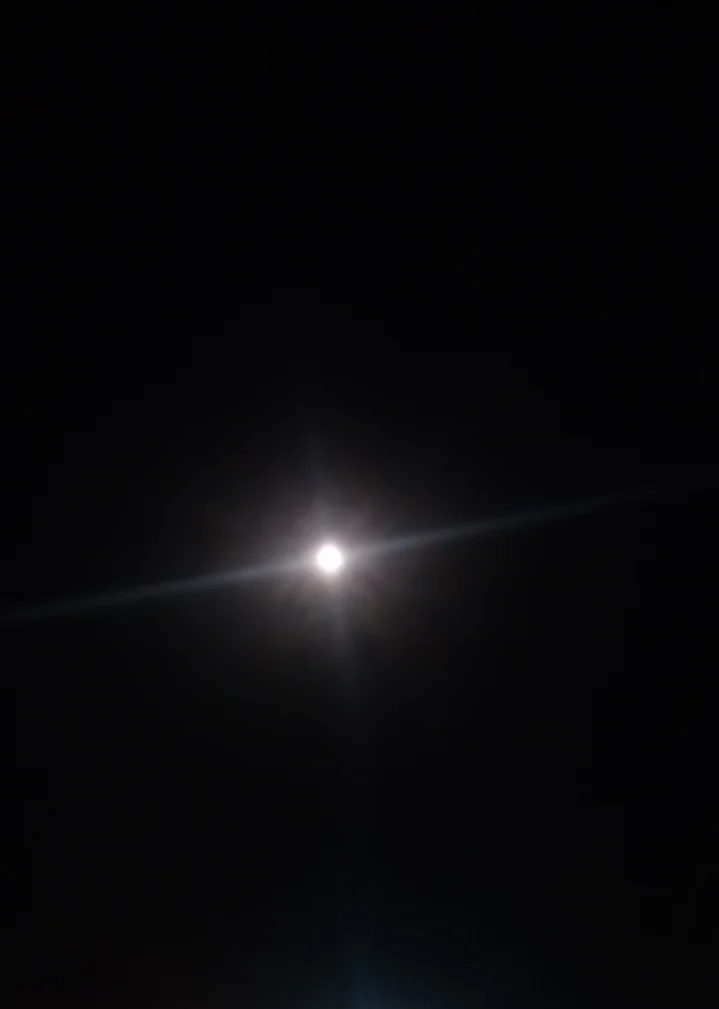 SeadeYesi's tweet photo. Ohhh brillas, si brillas tan Linda!!! 
#lunallena
Amante de ti... Lléname de tus fuerzas, de tu luz. https://t.co/KLFvKuQyDf