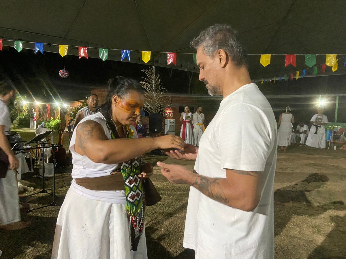 marcusalbuque's tweet photo. Ayuhasca & rapé. #hunikui https://t.co/wN8zb7TUvX