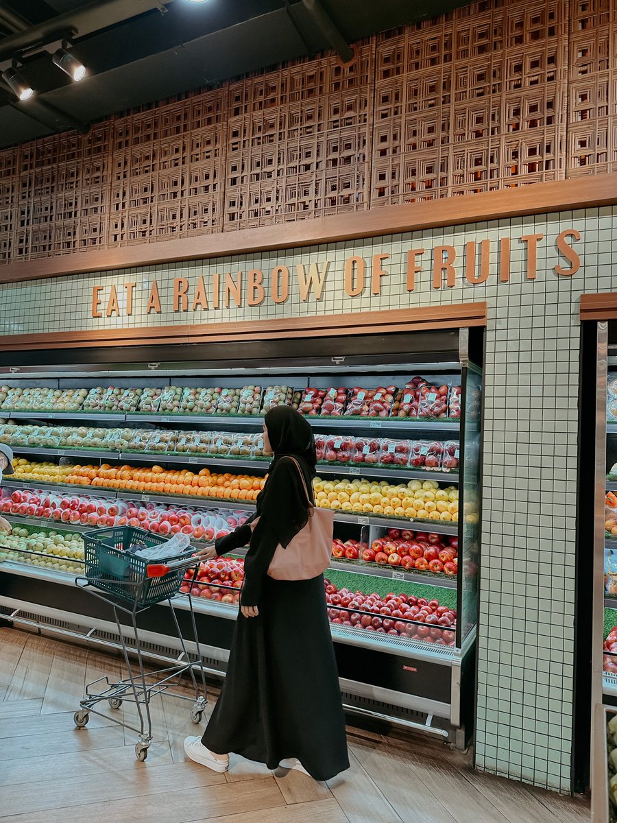 ChytraYuana's tweet photo. Pernah bikin twit begini, ternyata pelan pelan mulai nyaman sama gamis hitam &amp; pashmina hitam.. 🥹🖤 https://t.co/WoTzIHki9e
