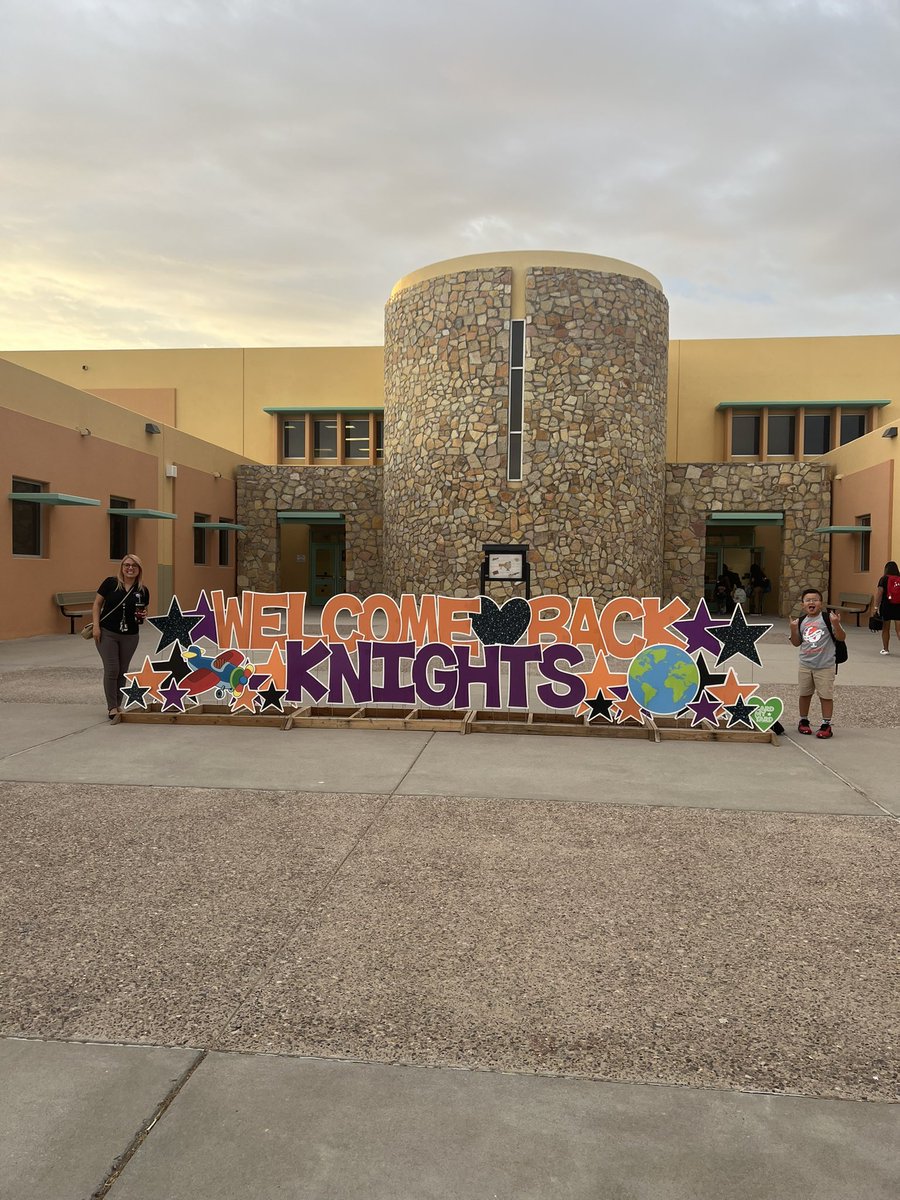 ITerrazas_IES's tweet image. We had a great First Day of School! @Ituarte_ES #ItsAnItuarteThing #KnightsChangeTheWorld