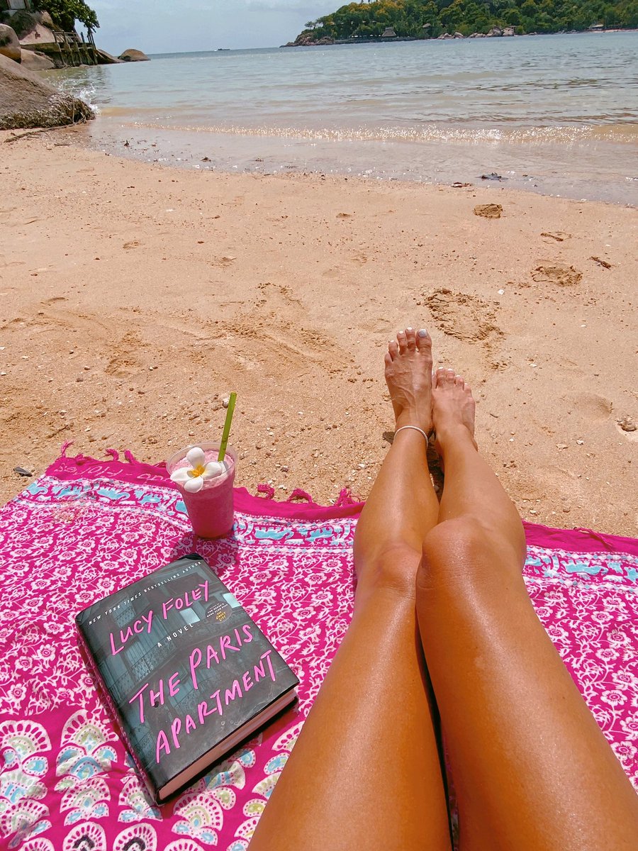 Reading murder mysteries and drinking daquiris on the beach on “murder island.” Apparently Ko Tao has a dark side. Ironic to have traded one murder mystery for another.  #writerslife #thailand  #mysterywriters