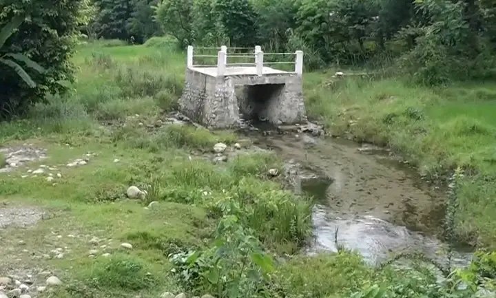 welovenepal01's tweet photo. नेपालमा मात्र प��इने पुल ।
#Nepal #OnlyinNepal #goodmorning #Bridge https://t.co/i72uRdKEGi