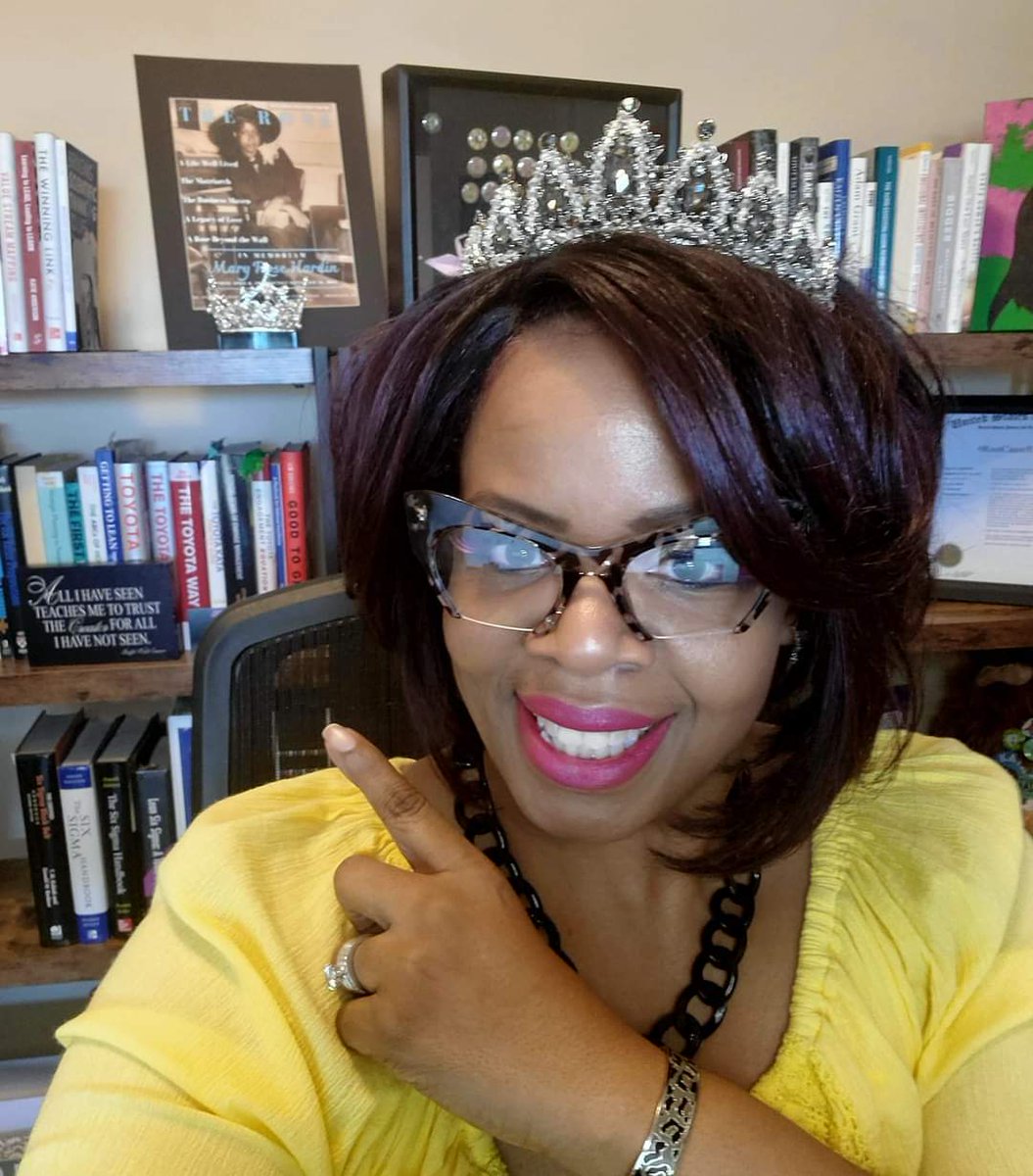 DeondraWardelle's tweet photo. Daily I am inspired by the legacy of my entrepreneurial grandmother. Her work/life balance blueprint keeps me grounded &amp; focused.  Memories of her make me dream BIGGER, &amp; no matter the roadblock...keep moving #O2TN1! 👣

#TheRose💙💜
#SilverAndServing™👸🏾
#ShesDifferent™💜 https://t.co/OUrLkfDeUg