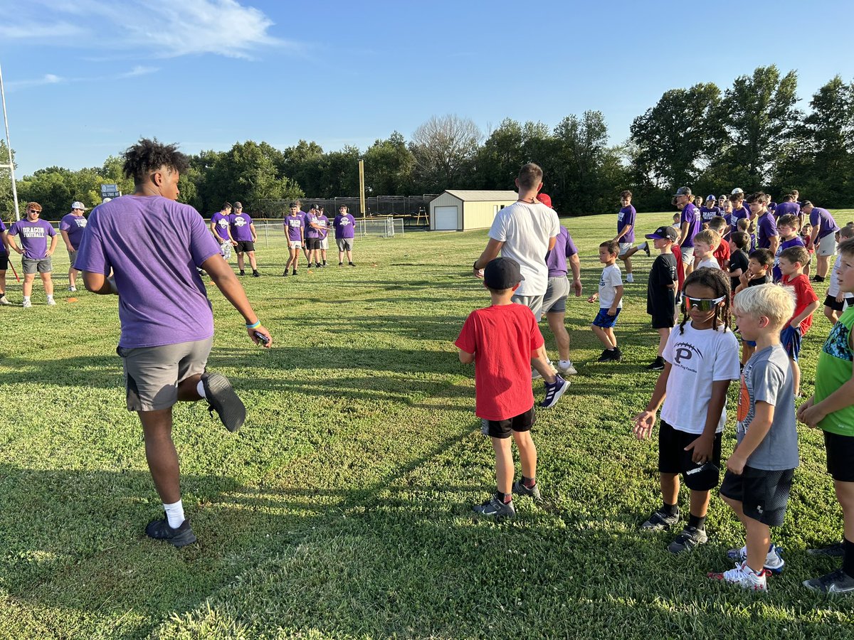 DragonActivity's tweet image. Jr Dragon football camp. #DragonProud