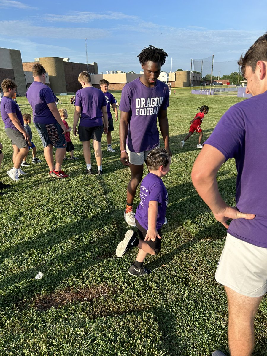 DragonActivity's tweet image. Jr Dragon football camp. #DragonProud