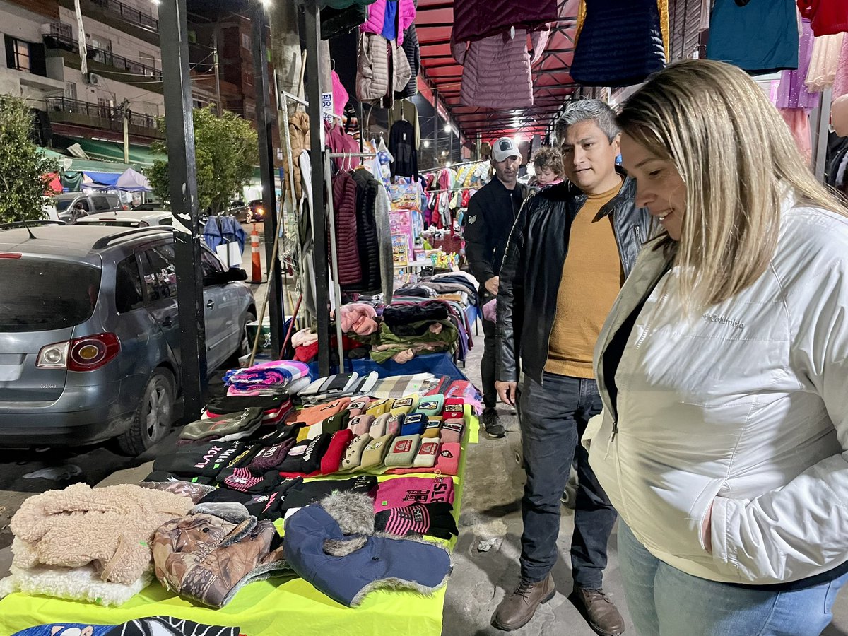 MLRamirezOK's tweet photo. Recorrimos el centro comercial de Villa Celina y tuvimos la oportunidad de mantener un diálogo constructivo con comerciantes de la zona.  
También visitamos el Cuartel de Bomberos Voluntarios de esa localidad. https://t.co/Z9Swc0wuMm