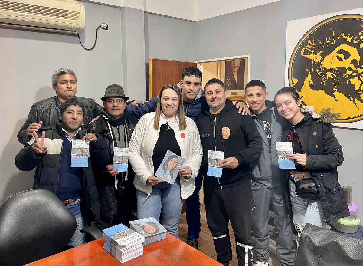 MLRamirezOK's tweet photo. Recorrimos el centro comercial de Villa Celina y tuvimos la oportunidad de mantener un diálogo constructivo con comerciantes de la zona.  
También visitamos el Cuartel de Bomberos Voluntarios de esa localidad. https://t.co/Z9Swc0wuMm