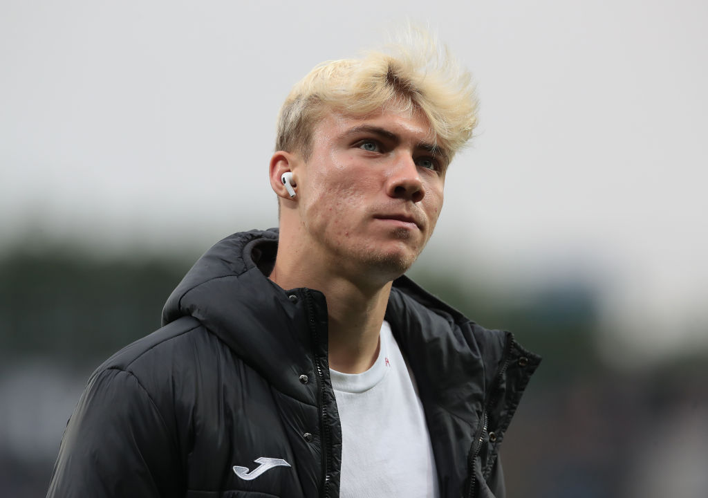 Rasmus Højlund is now travelling to England in order to undergo main part of medical tests as new Manchester United player later today 🚨🔴🛩 #MUFC 

Documents exchanged between clubs, Højlund will sign until June 2028 with option for further season.