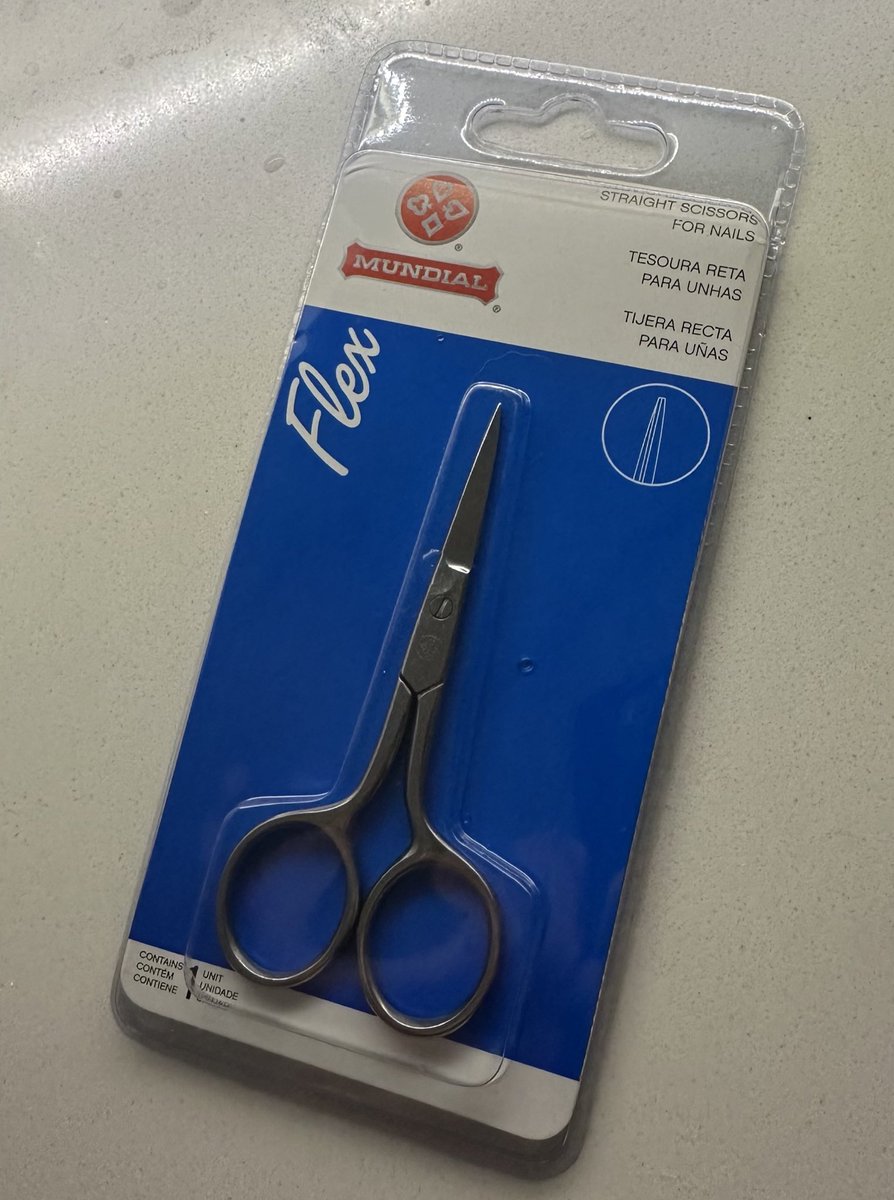 dneto97's tweet photo. Qual a lógica de comprar uma tesoura, que a embalagem precisa ser cortada por uma tesoura? Kkk se eu comprei a tesoura é pq eu não tenho uma 😓 https://t.co/0Skq0eizXi