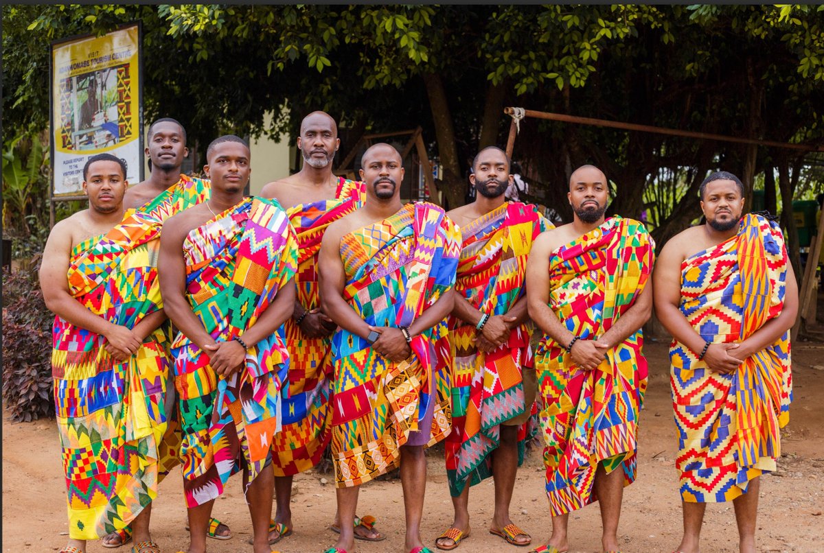 TyroneCHoward's tweet photo. Ghana was epic! Big shout to these amazing brother scholars @DemonteaTh @JaleelRHoward @EEdwards02 @genemcadooo @callmeT_  #kenyonwhitman #mysaiahduke.  10 powerful days of learning, talking, reflecting, and connecting in the MotherLand. Big shout to our host @ghanadipcitour https://t.co/XwAhDVJZce