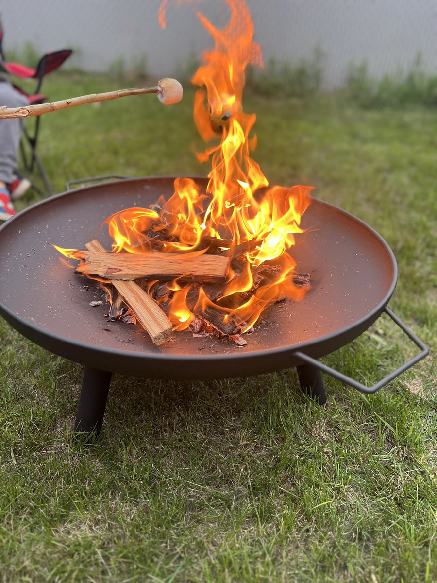 lamotheadventur's tweet image. Finishing off the day right ! 

How do you like to end your day? 

#backyardfire #endofday #alberta #fire