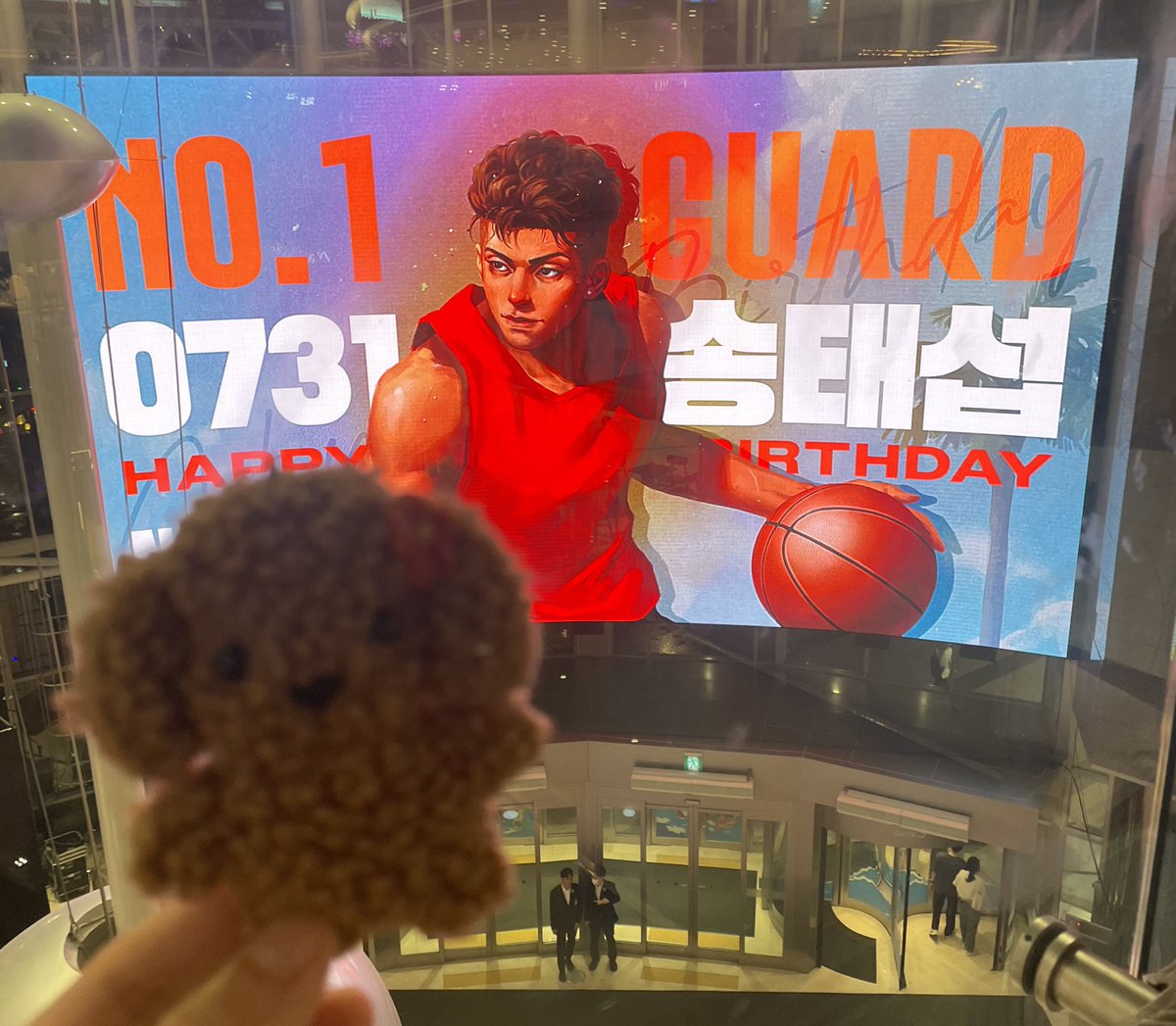 sentimentof7's tweet image. 광고가 너무 벅차서 심장이 쿵쾅거렸어요😭😭 폭우를 뚫고 보러 가길 잘했어요🧡

#송태섭생일전시회
#THE_FIRST
#더퍼스트
#여긴_태섭군의_미술관입니다