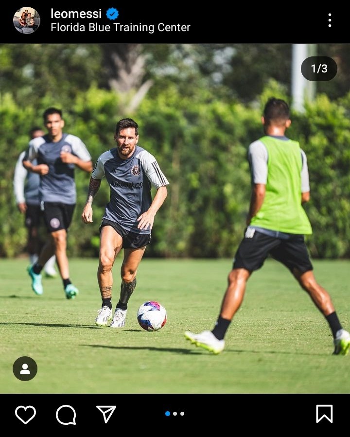 No te culpo Messi, todos queremos una foto con Diego Gomez!