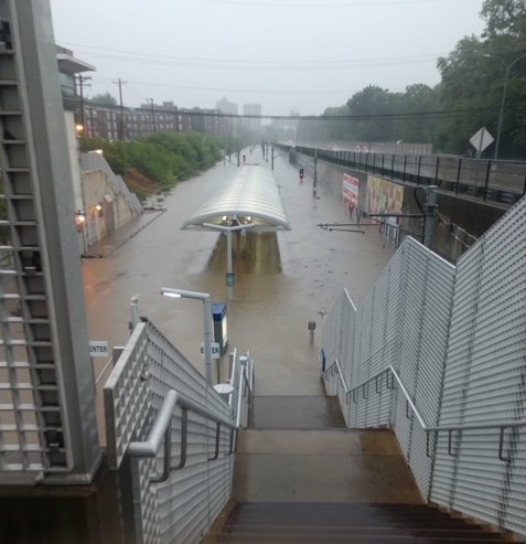 FTA_DOT's tweet photo. In St. Louis @SecretaryPete Buttigieg announced federal support to @STLMetro to recoup costs from major flooding in 2022. It was 1 of 17 transit agencies &amp; local govts that suffered damage from disasters in '17 &amp; 2020-22 to receive part of $102.3 million. https://t.co/4zXjE6WJz2 https://t.co/xL3rkPYZsp