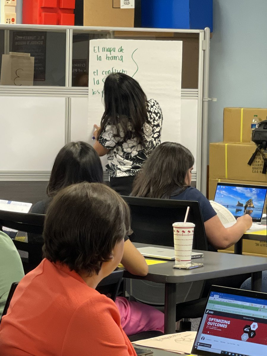 EspeHilts's tweet image. Phenomenal session with @Sra_Nguyen  and our amazing @CFBElem_Bil_ESL  and @CFBISD_BilESL educators! #LanguageFocused #biliteracy #thebridge #metalingusitcawareness