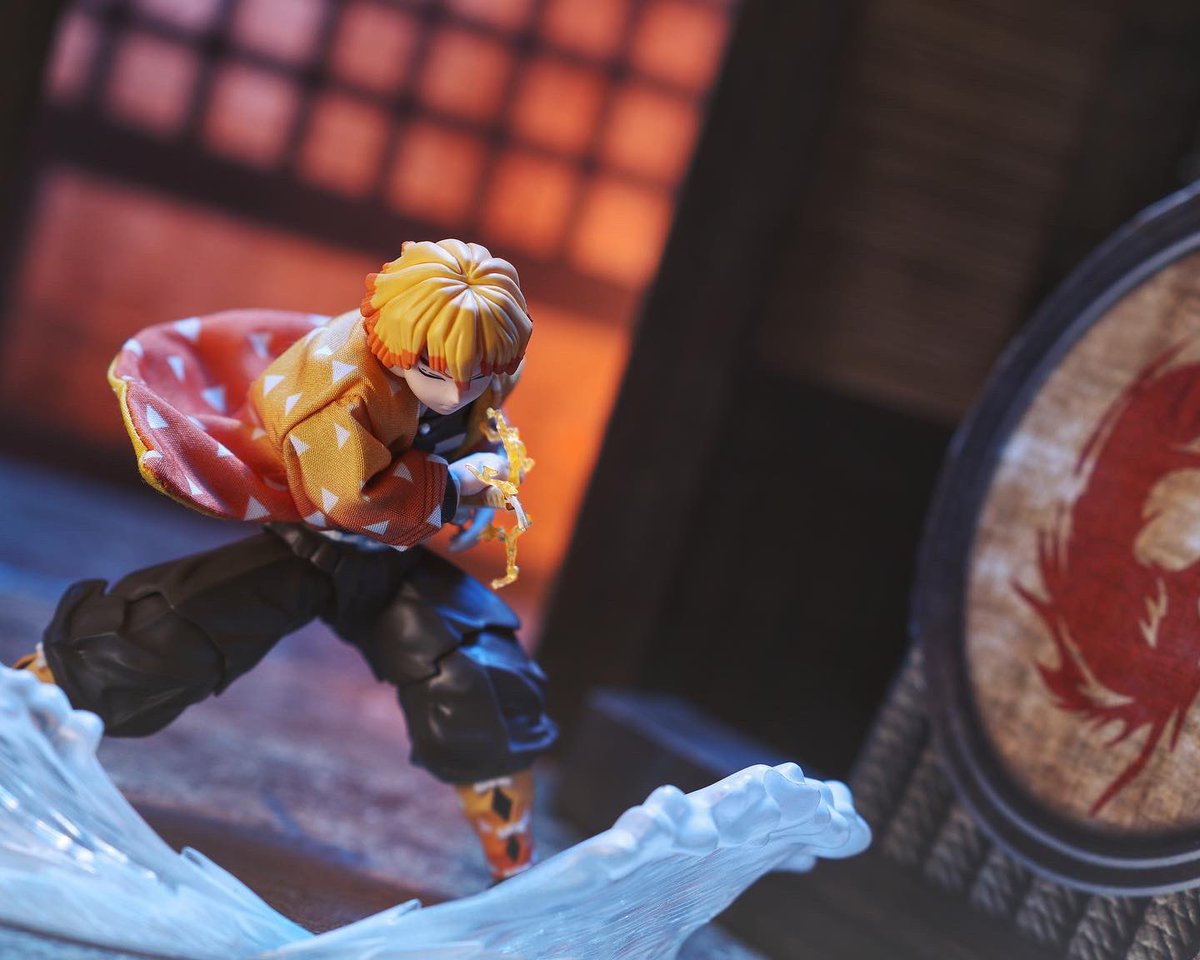 Thunder Breathing 😮‍💨 
⚡️ Dojo 2.0 Pop-Up Diorama 
⚡️ Save 15% on all orders with code DARCREIGN <a href="/Extreme_Sets/">EXTREME-SETS COM</a> 
#demonslayer #zenitsu #anime #manga #toyphotography #actionfigures #collector #extreme_sets