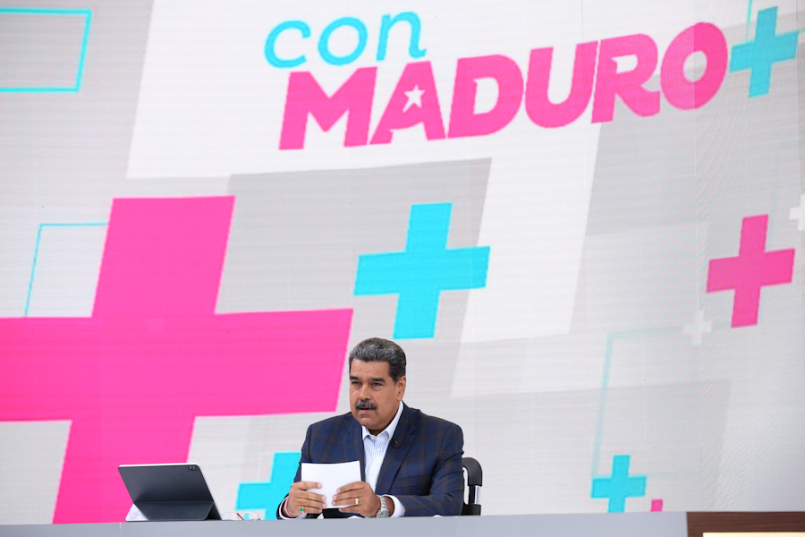 Prensa Presidencial (@presidencialven) on Twitter photo #EnVivo 📹 | "Funcionario que caiga en el burocratismo y la desidia que se vaya, no puede estar en un cargo público", enfatizó el presidente <a href="/NicolasMaduro/">Nicolás Maduro</a> al ordenar resolver los problemas del pueblo de manera eficiente #EnVivo 📹 | "Funcionario que caiga en el burocratismo y la desidia que se vaya, no puede estar en un cargo público", enfatizó el presidente <a href="/NicolasMaduro/">Nicolás Maduro</a> al ordenar resolver los problemas del pueblo de manera eficiente