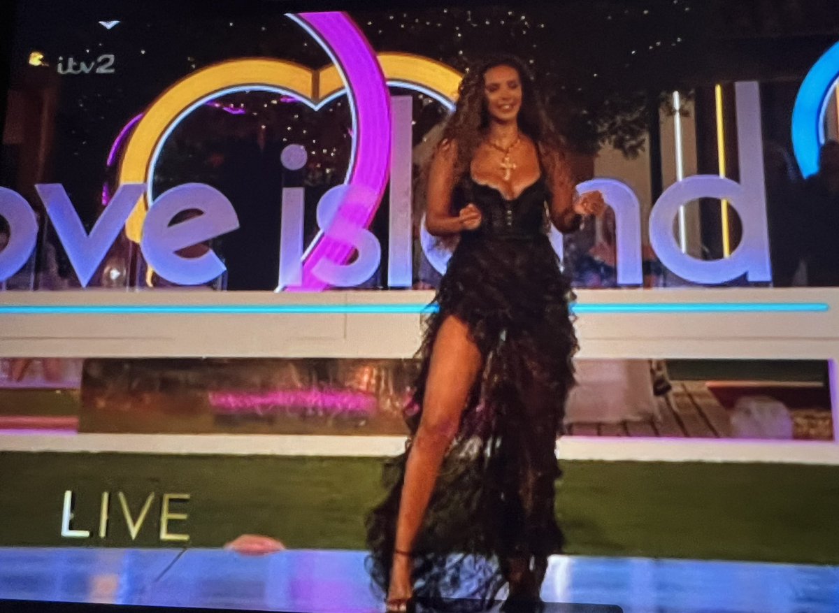 theasophia_'s tweet photo. Can we just talk about how GOOD Maya Jama looks, one last time??? #LoveIsland https://t.co/laQd8wnjeb