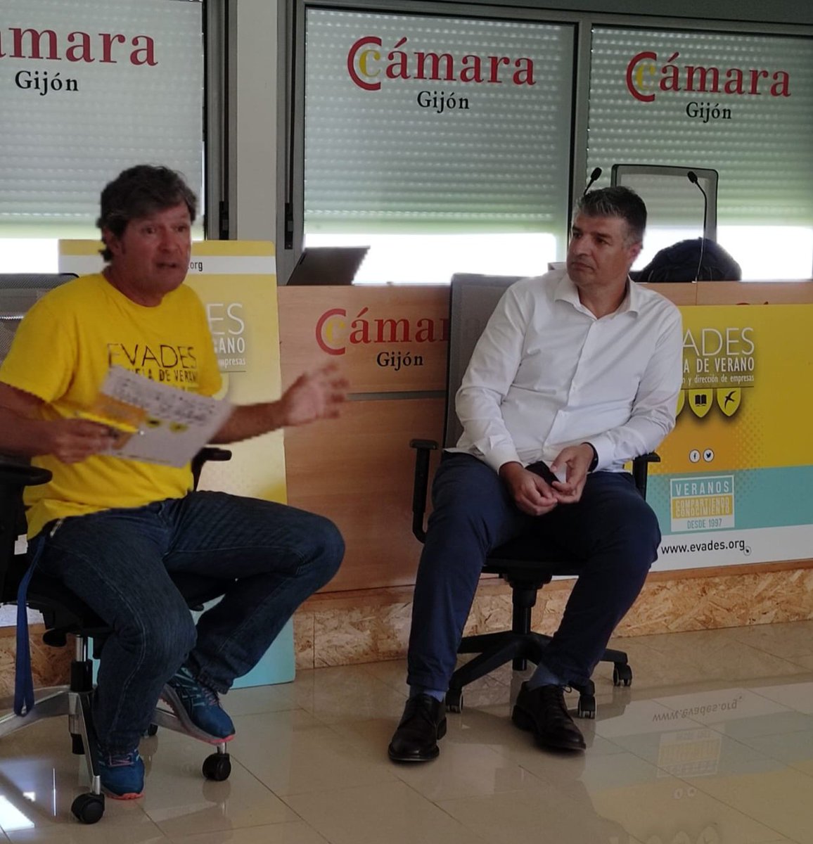 kriesgo's tweet photo. Que buena tarde compartimos sobre "DEPORTE Y EMPRESA" con César Martín de la Fundación Real Oviedo en @EVADES1 la XXVI ESCUELA DE VERANO https://t.co/n8ts62Fm0P a pocos días del Inicio de la @fidmagijon en la sede de @CamaraGijon intercambiando reflexiones se pasó volando #Evades https://t.co/BMZaRCVziM