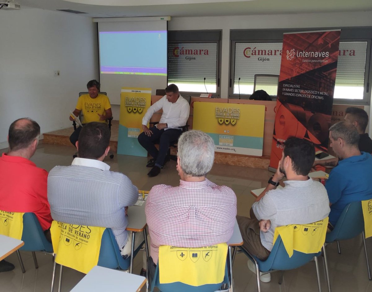 kriesgo's tweet photo. Que buena tarde compartimos sobre "DEPORTE Y EMPRESA" con César Martín de la Fundación Real Oviedo en @EVADES1 la XXVI ESCUELA DE VERANO https://t.co/n8ts62Fm0P a pocos días del Inicio de la @fidmagijon en la sede de @CamaraGijon intercambiando reflexiones se pasó volando #Evades https://t.co/BMZaRCVziM