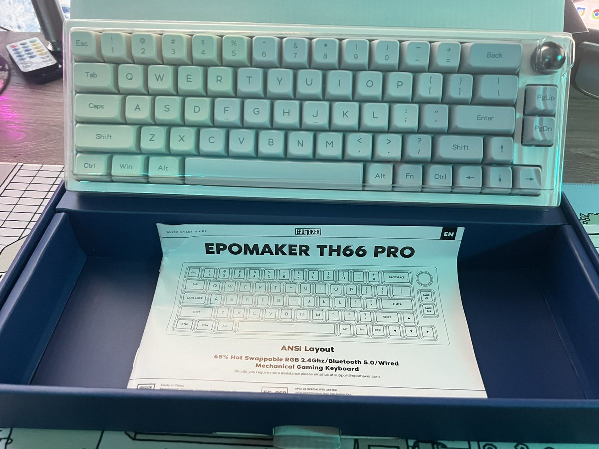 Simstress1's tweet image. So… This little keyboard has stolen first place in the mechanical keyboard list in my heart. 😍😘🥰❤️⌨️ 🏆