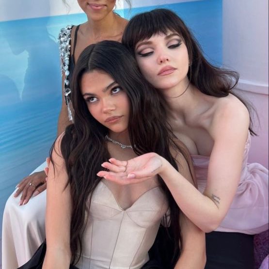 greenblattfiles's tweet photo. ariana and dove 🤍 https://t.co/eC6TWIupMy