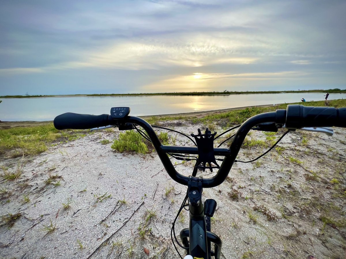 wandersmiles's tweet photo. Flying along Fort De Sota at sunset with @bay_e_bikes beats the summer heat of Florida. Explore the white sandy beaches, Mullet Bay, and the historic fort. It is the perfect way to see the sunset at St Pete FL!
#stpetefl #fortdesoto #bayebikes #vspc https://t.co/mcycEc4Njw