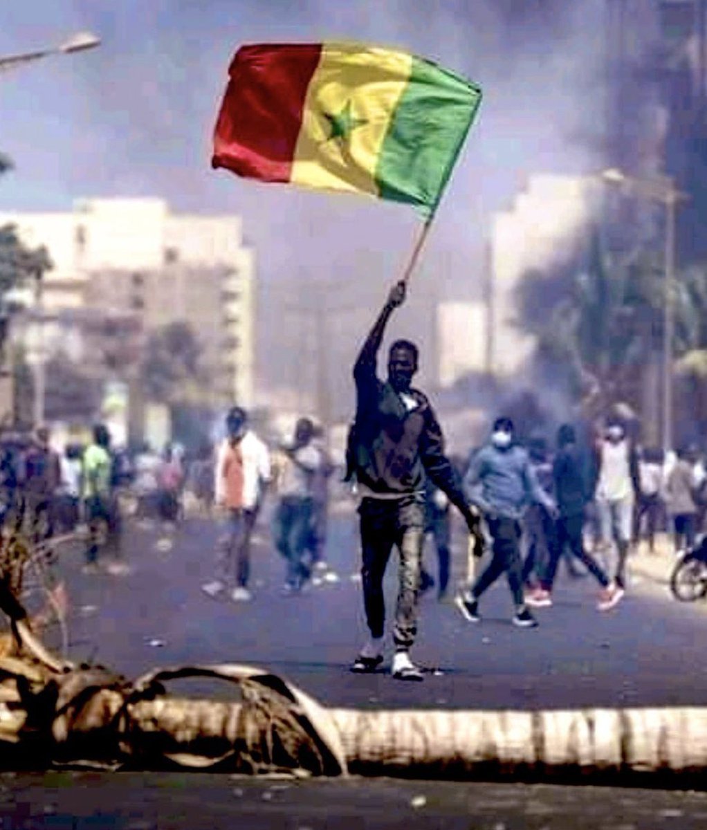 TariqRamadan's tweet image. Où va le #Senegal  ?

Qui a intérêt à répandre le trouble et le chaos ? À créer la division?  Un candidat, #Sonko, emprisonné, un parti, #pastef, dissout... des blessés, des morts, le chaos et bientôt l'intervention de l'armée...

Qui a intérêt, à l'heure où le #Niger fait face à…