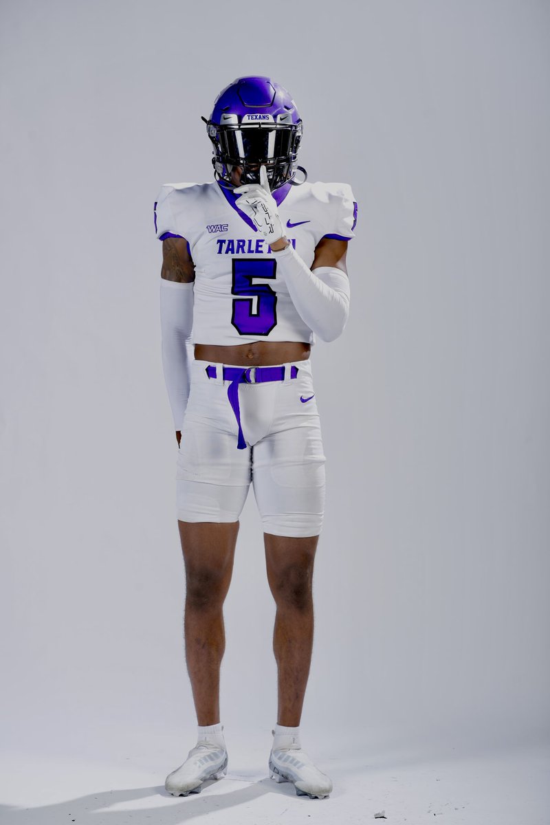 RealDHawkins's tweet photo. Come out the slums, original ones I honor dem 🤲🏾  #StatementYear https://t.co/dbrGRXw7Am