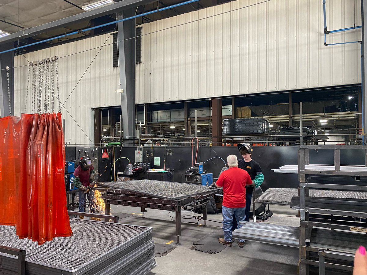 Deanna Hawks tweet media