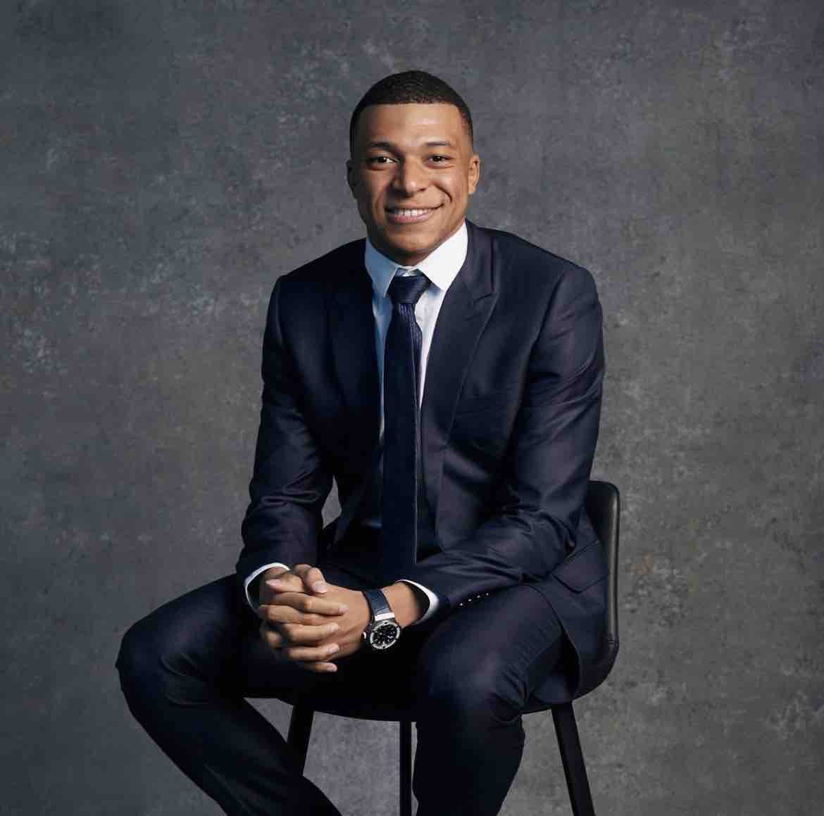 DeadlineDayLive's tweet photo. 🚨 PSG are considering making a formal complaint to FIFA about Real Madrid "tapping up" Kylian Mbappé. 

(Source: @JBurtTelegraph) https://t.co/wP9jF3i34l