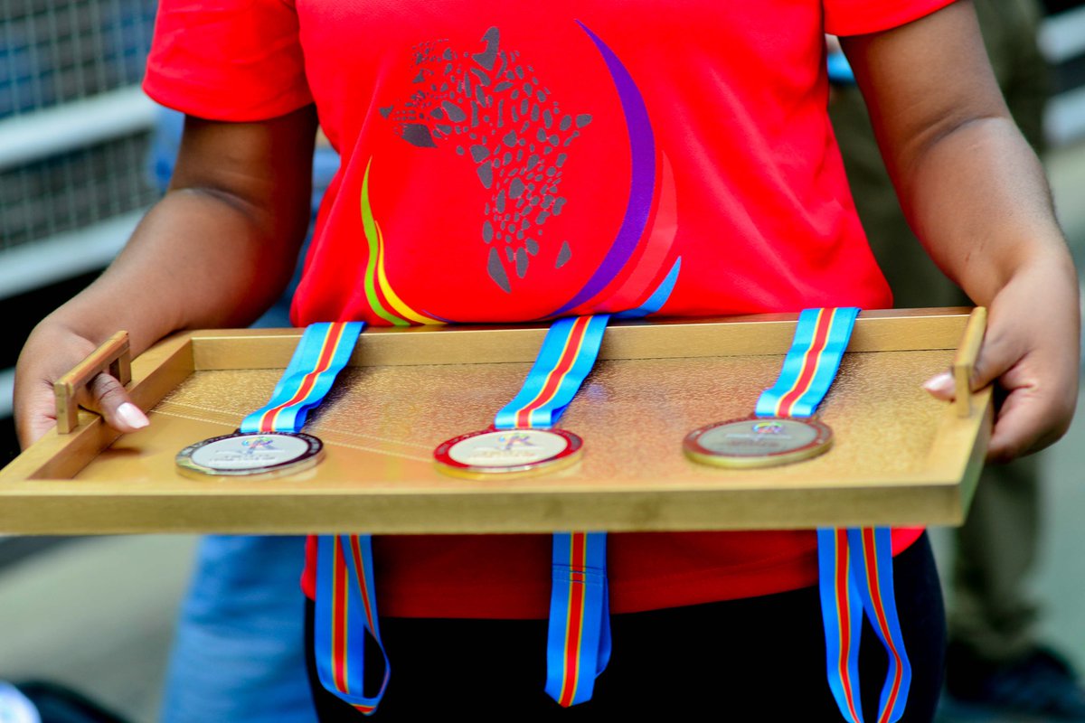 kinshasa2023's tweet photo. #athletisme : Moumin BOUH GUELLEH 🇩🇯 remporte la médaille d’or sur le 10,000 m - hommes
Le jeune athlète djiboutien de 24 ans a remporté l’épreuve au terme de 28:47.15 de course.
La médaille d’argent a été remportée par son compatriote 🇩🇯 Dirieh DJAMAL ABDI et la médaille de bronze par le marocain Mohcin OUTALHA 🇲🇦
#jeuxdelafrancophonie #kinshasa #kinshasa2023 #ixesjeuxdelafrancophonie #sport #culture #athletisme