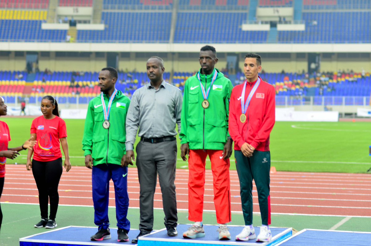 kinshasa2023's tweet photo. #athletisme : Moumin BOUH GUELLEH 🇩🇯 remporte la médaille d’or sur le 10,000 m - hommes
Le jeune athlète djiboutien de 24 ans a remporté l’épreuve au terme de 28:47.15 de course.
La médaille d’argent a été remportée par son compatriote 🇩🇯 Dirieh DJAMAL ABDI et la médaille de bronze par le marocain Mohcin OUTALHA 🇲🇦
#jeuxdelafrancophonie #kinshasa #kinshasa2023 #ixesjeuxdelafrancophonie #sport #culture #athletisme