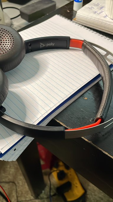 Lawwddd, gimme a sign to let me know I&rsquo;m on the right path&hellip;.   Looks at my work headphones 🫡  #Polyamory<a href="/tag/polyamory"class="tags"><span>#polyamory</span></a>