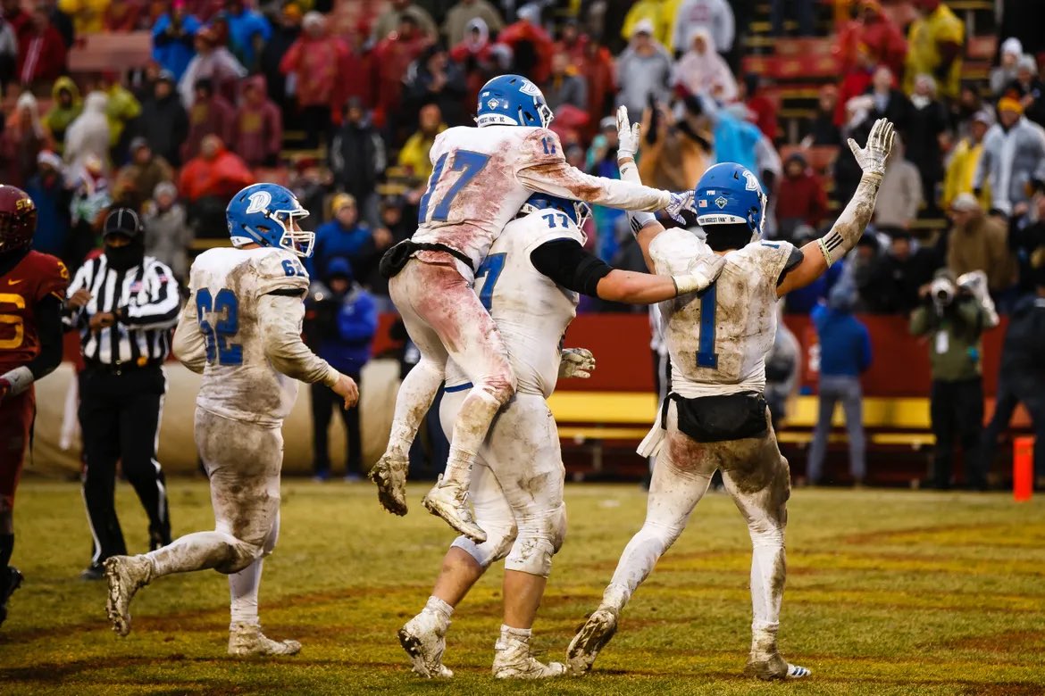 After a great conversation with <a href="/CoachJax42/">Jax Ostroski</a> I’m extremely excited and blessed to have received my first D1 offer from Drake University. <a href="/StAlbertSchools/">Saint Albert Schools</a> <a href="/Stalbertsprtfan/">StAlbertSportsFan</a>