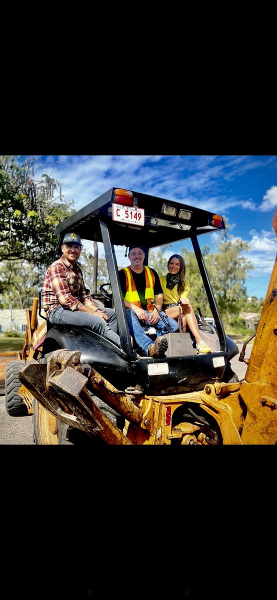 BostonRob's tweet photo. This Friday night at 8/7c on @CBS I’m back with @nischelleturner and @sabrinasoto for Season 3 #SecretCelebrityRenovation first I reunite with an old friend @PhilKeoghan from @AmazingRaceCBS and @ToughAsNailsCBS then I get to work with @maxthieriot @FireCountryCBS don’t miss it! https://t.co/9UIqtp6uWJ