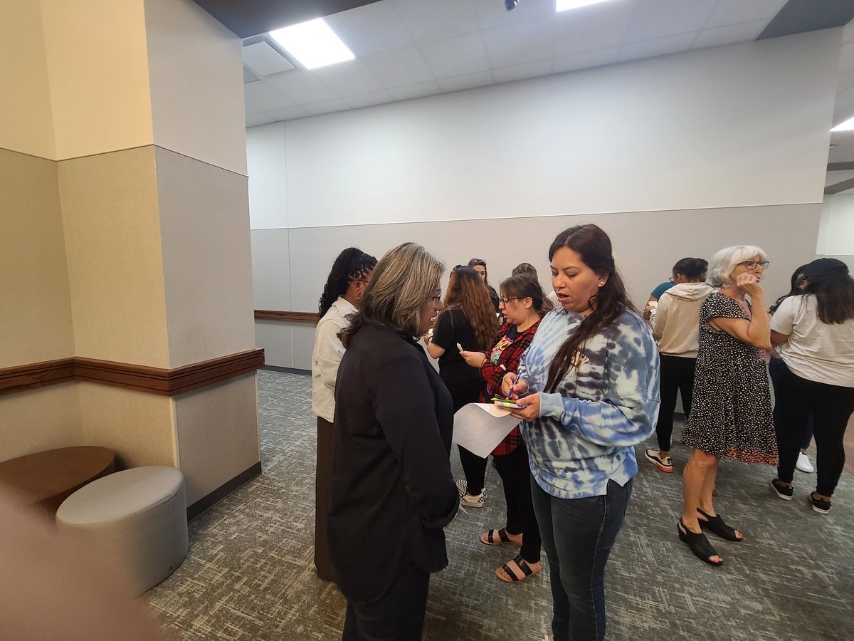 SIOP in action! Teachers and specialists are interacting and sharing thru inside and outside circle language activity! #emergentbilingual #multilinguallearners #SIOP