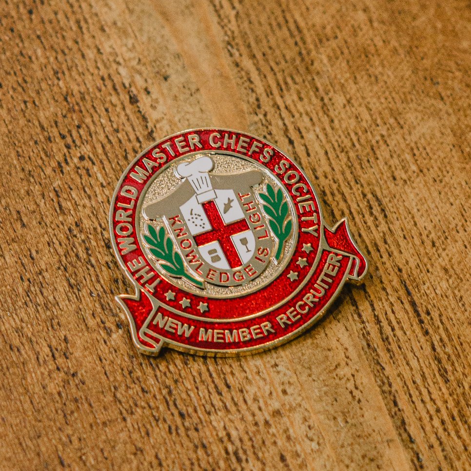 worldmasterchef's tweet photo. We are launching our new ‘New Member Recruiter’ pin badge!

Size 4x5cm

These will be awarded to existing members who recruit two or more new paid members to our prestigious Society, so spread the word to your colleagues.

Please ensure your name is highlighted on new application https://t.co/hgVRL34Iqv