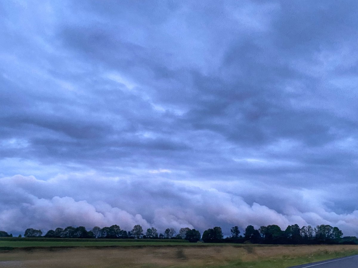 Indrukwekkende luchten vanaf de Veluwe onderweg naar de Achterhoek 
#weerfoto #theskyisthelimit #mooieluchten