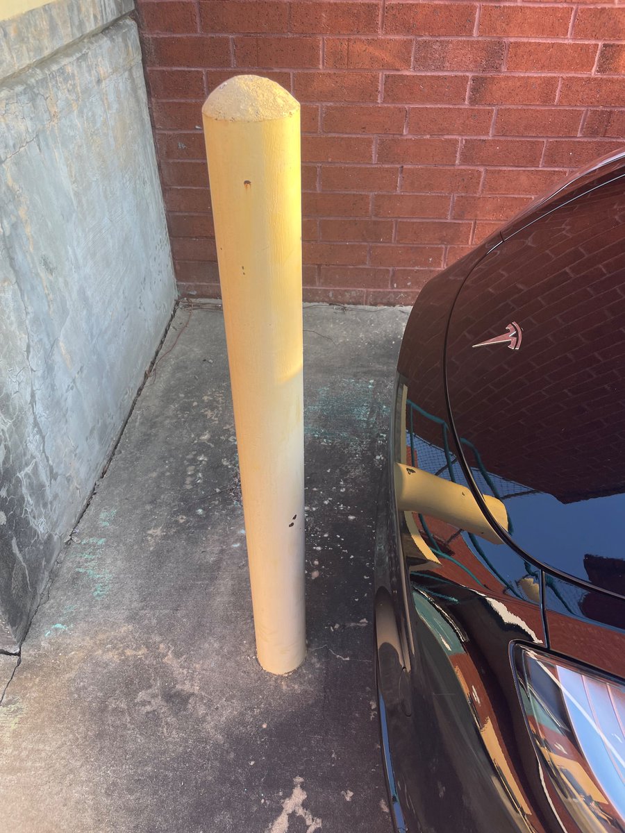 MyTeslaModelY's tweet photo. Tesla Model Y Nis: Parking Assist. All these cameras &amp; this is the best we can do? @elonmusk #needsimprovement #tesla #modelY #Pros &amp; #Nis https://t.co/ndmJ7BHriF https://t.co/eqttXYRaFN