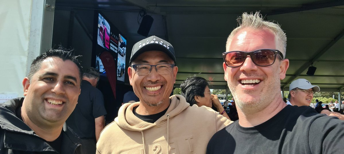 Teslalightshows's tweet photo. What a legend @kgee ! Thank you for letting me play my small part in this epic event #teslatakeover ❤️ Planning for 2024 starts NOW 😁 https://t.co/pgCAny502j