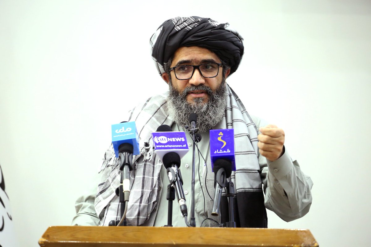 lutfkhairkhwa's tweet photo. ماليې وزارت کې د استخدام په موخه نن د مرکز د معتبرو دولتي او خصوصي پوهنتونونو د ۱۴۰۰ ـ ۱۴۰۱ کلونو د ۴۰۰ ممتازو فارغانو امتحان واخستل شو. 
دا فارغان د پوهنتونونو لخوا امتحان ته معرفي شوي، چې بست ګټونکي به يې رسماً پر وظايفو بوخت شي. 
د ماليې وزارت دا عادلانه ګام ستايو. https://t.co/loPvwXusDs