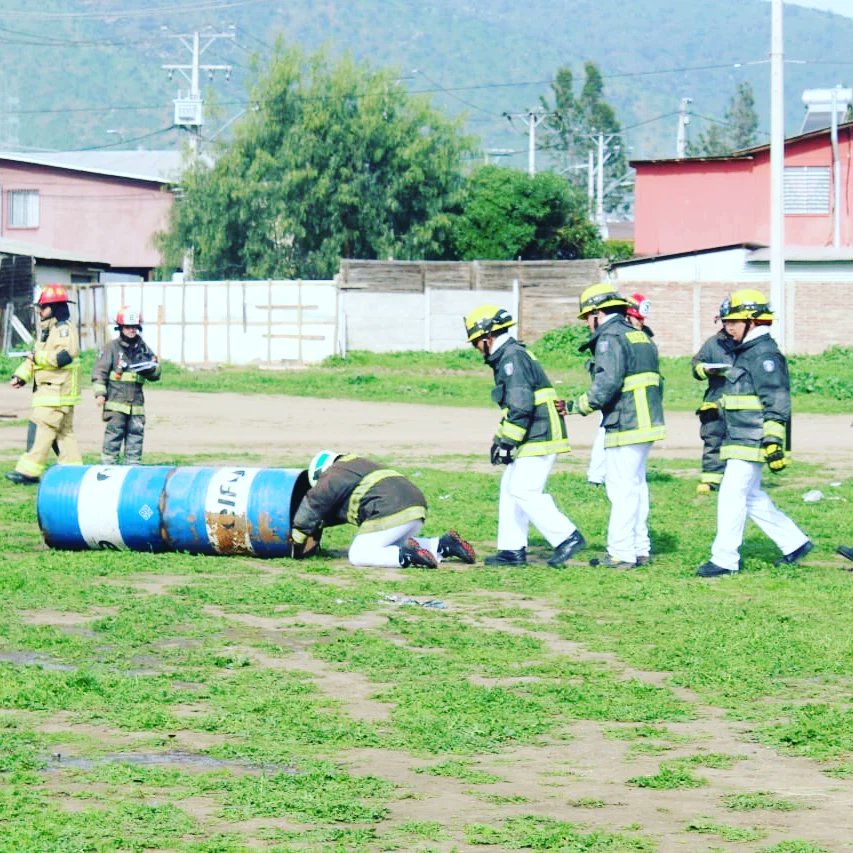 Este domingo 30 de Julio, la 3ª Compañía efectuó su ejercicio dentro del marco de su Quincuagésimo Noveno aniversario de Fundación además de un tradicional "Bautizo Bomberil" de sus nuevos voluntarios.
instagram.com/p/CvX_mEHhdik/…