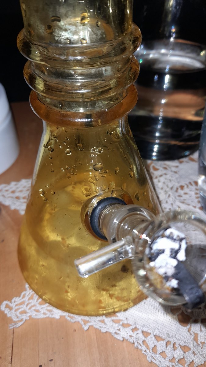 EnnoZitzmann's tweet photo. #hitsfromdaicebong #icehash #hashlife #thugglife #watchingtimepassingby #2pa https://t.co/0fwgfKbEQc