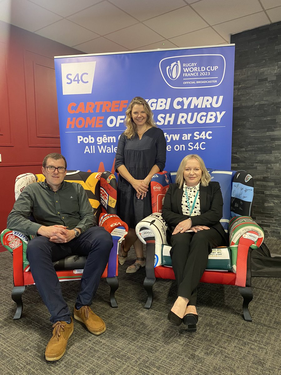 Diwrnod gwych yn lansio ein arlwy Cwpan Rygbi’r Byd <a href="/S4C/">S4C 🏴󠁧󠁢󠁷󠁬󠁳󠁿</a> Diolch i’n cyflwynwyr, rhanddeiliaid, cynhyrchwyr <a href="/WRUMediaOffice/">WRUMediaOffice</a> ac aelodau’r cyfryngau am gefnogi. Lwcus iawn o dîm o staff gwych wnaeth drefnu! Cofiwch wylio ni ar S4C yn yr Hydref!! #Allezlesrouges 🏴󠁧󠁢󠁷󠁬󠁳󠁿🏉