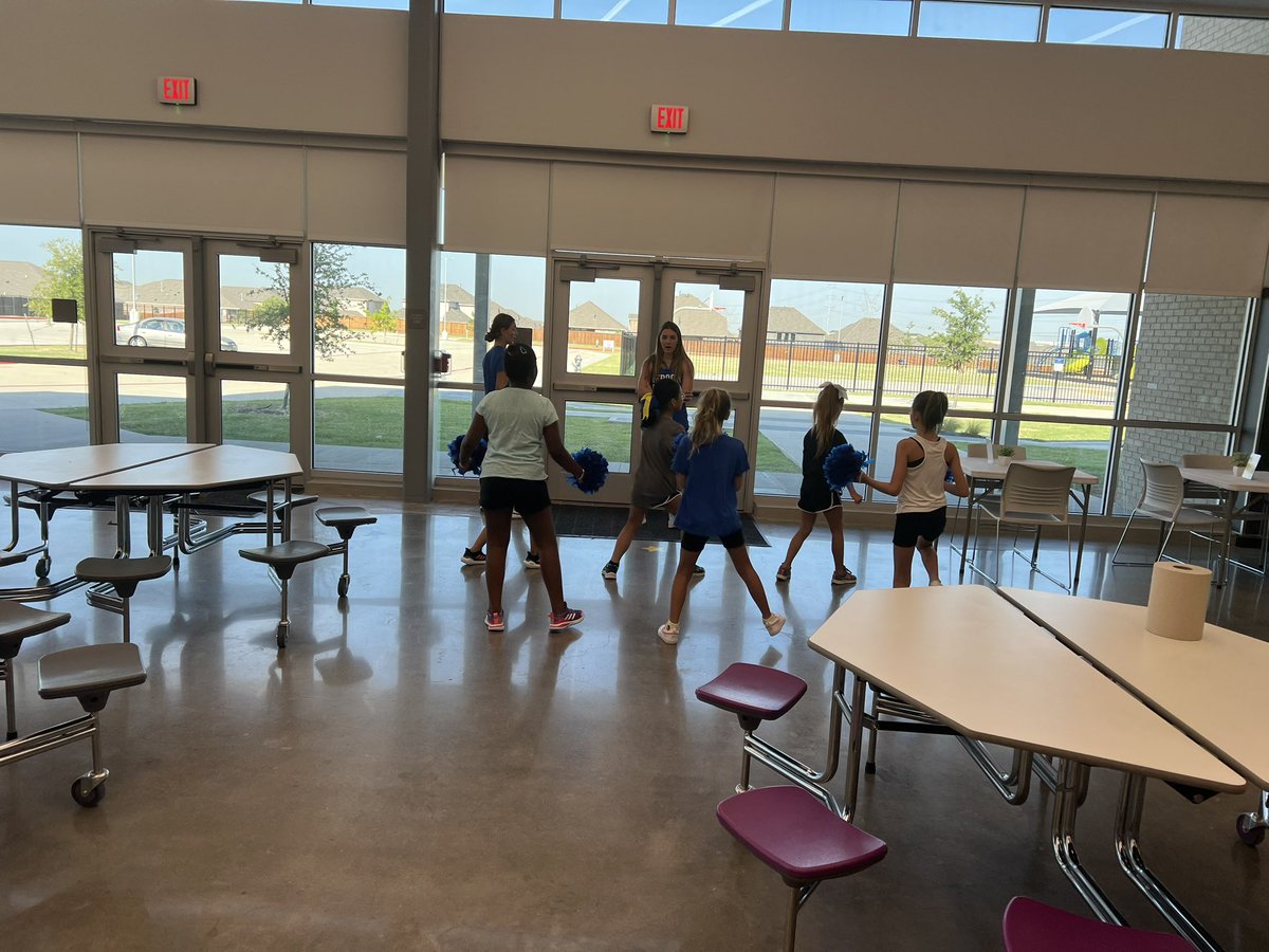 Thank you <a href="/HebronCheer/">Hebron Cheer</a> for helping with pep squad camp! We cannot thank y’all enough! #gomavs #mesmavs