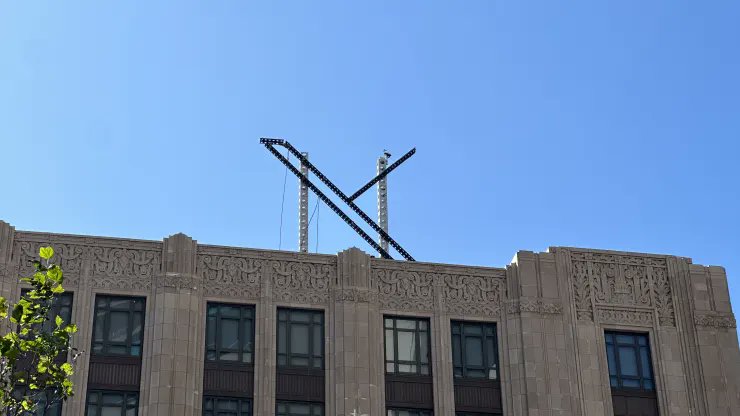 MorningBrew's tweet photo. Less than 72 hours later...the X sign has been taken down https://t.co/U9ubhVwQY8