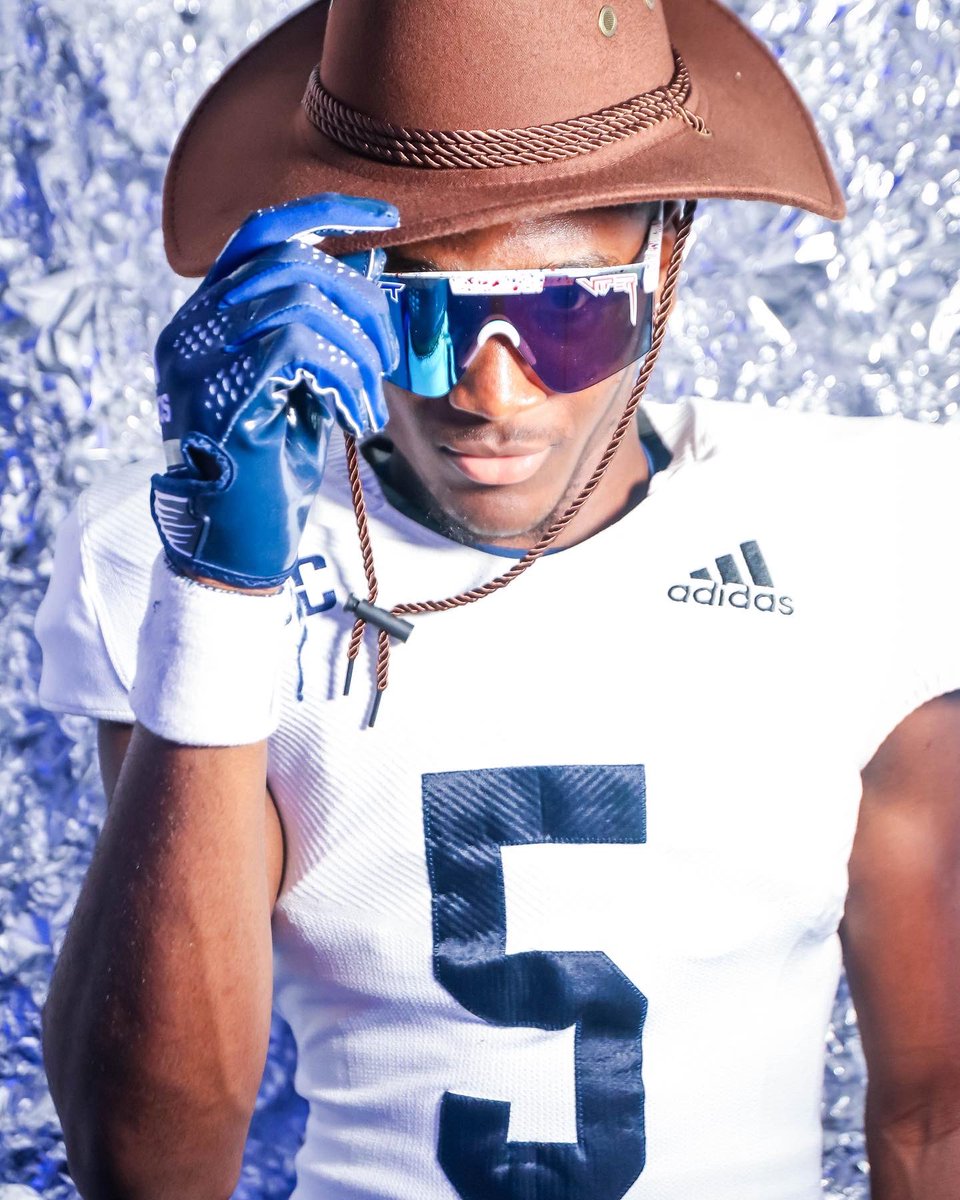 gladney_phillip's tweet photo. Had a GREAT time yesterday in the Boro meeting my new teammates and their families!! Appreciate all the love that was showed from the coaches as well!! @GSAthletics_FB https://t.co/ldp15CrhzK