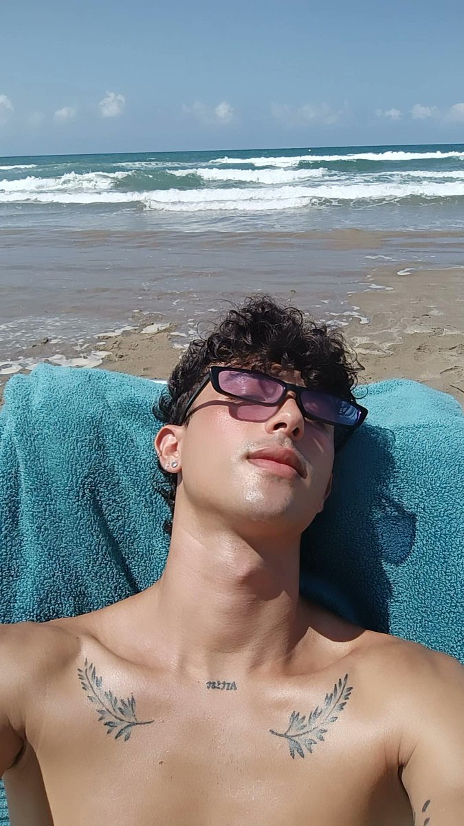 briboy_20's tweet photo. Tomando el sol ☀️
#spain #boys #viral #fyp #playa #model #moment #castellon https://t.co/xt1Jxl74nN