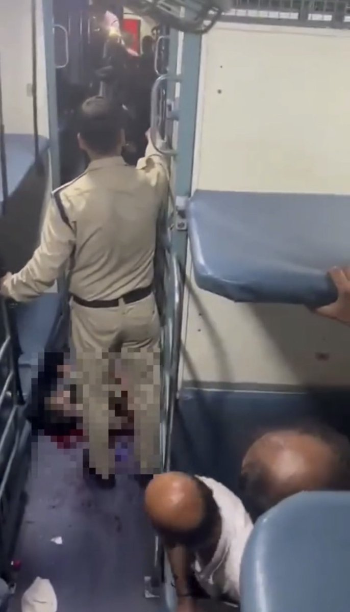 BtwINSANEx's tweet photo. What the hell is going on...
Police means security to public
Now this is called kattar Terrorism
(R.I.P INDIAN DEMOCRACY)

#JaipurExpressTerrorAttack 
#Islamophobia_in_india https://t.co/BrhtN4DieG